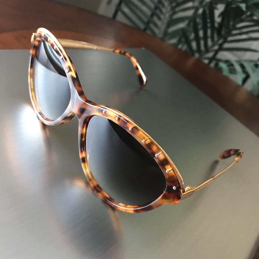 Alexander McQueen Sunglass - Picture 1 of 8
